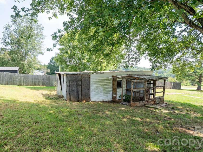 492 Bethlehem Road, Statesville, NC 28677.  MLS# CAR4419534, YatesRealty ID 47693. 