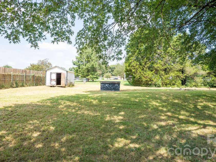 492 Bethlehem Road, Statesville, NC 28677.  MLS# CAR4419534, YatesRealty ID 47693. 