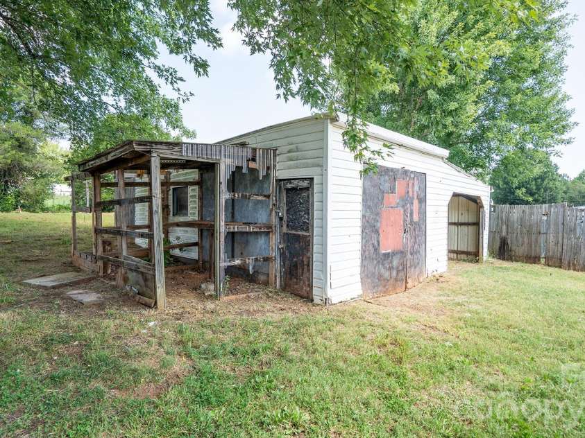 492 Bethlehem Road, Statesville, NC 28677.  MLS# CAR4419534, YatesRealty ID 47693. 