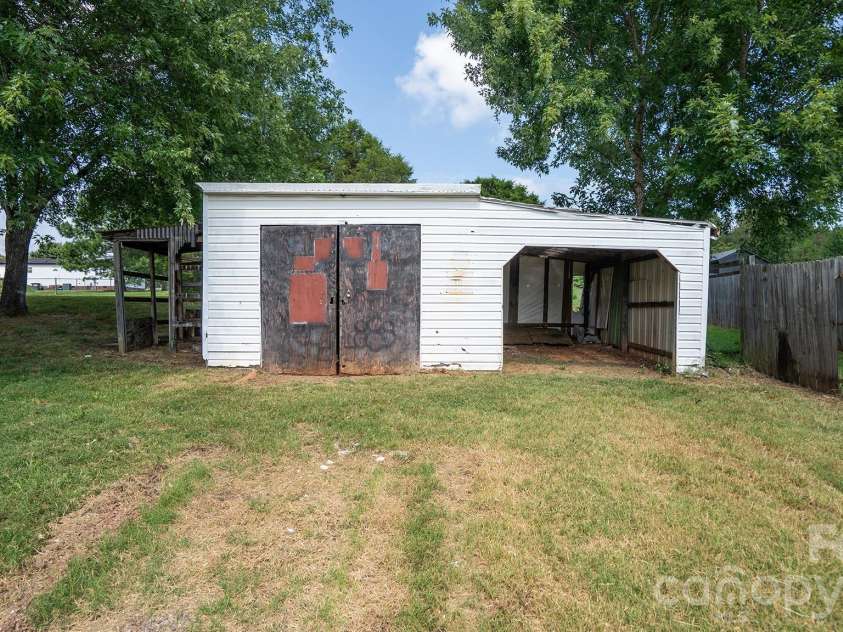 492 Bethlehem Road, Statesville, NC 28677.  MLS# CAR4419534, YatesRealty ID 47693. 