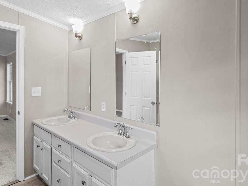 492 Bethlehem Road, Statesville, NC 28677.  MLS# CAR4419534, YatesRealty ID 47693. 
