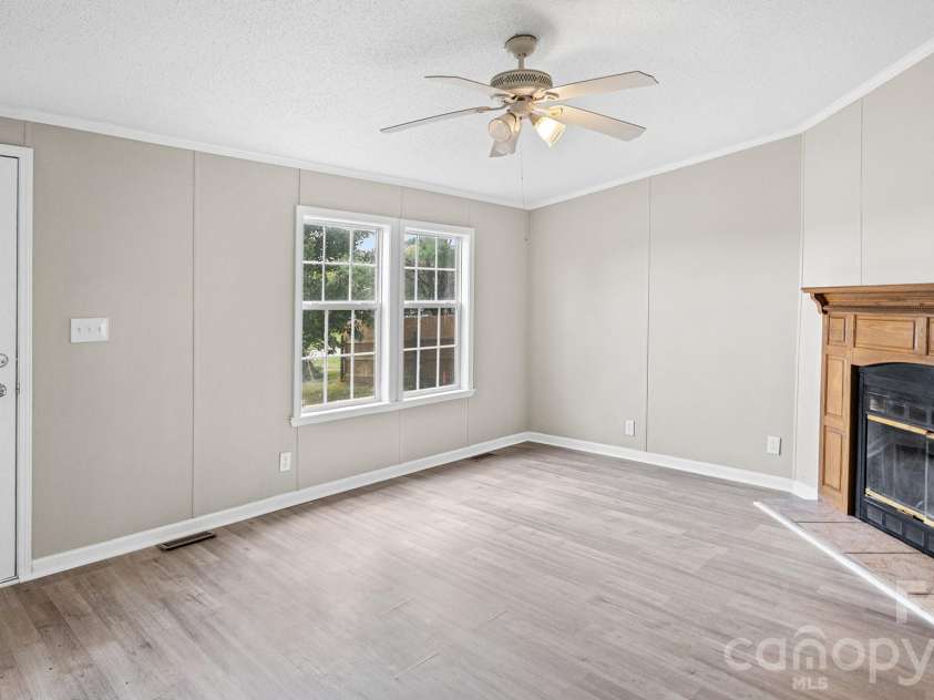 492 Bethlehem Road, Statesville, NC 28677.  MLS# CAR4419534, YatesRealty ID 47693. 