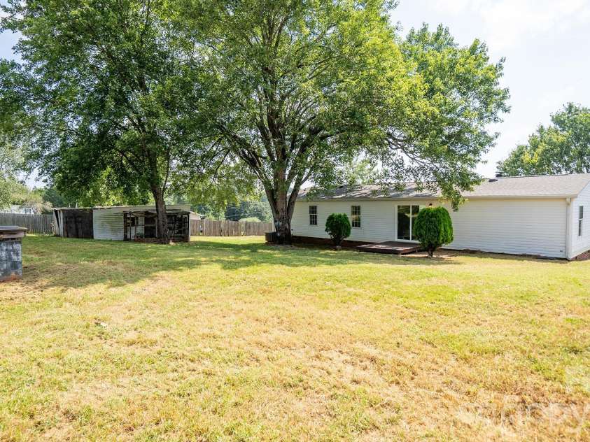 492 Bethlehem Road, Statesville, NC 28677.  MLS# CAR4419534, YatesRealty ID 47693. 