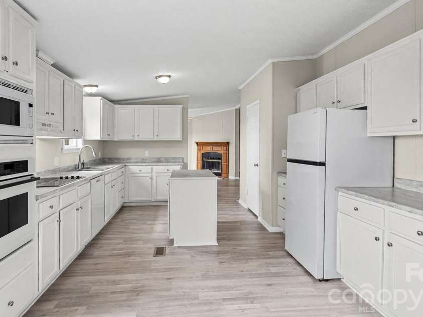 492 Bethlehem Road, Statesville, NC 28677.  MLS# CAR4419534, YatesRealty ID 47693. 