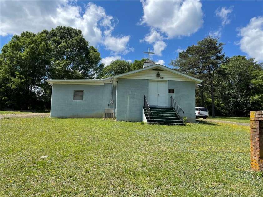 3391 Briarwood Drive, Maiden, NC 28650.  MLS# CAR3940469, YatesRealty ID 477. 