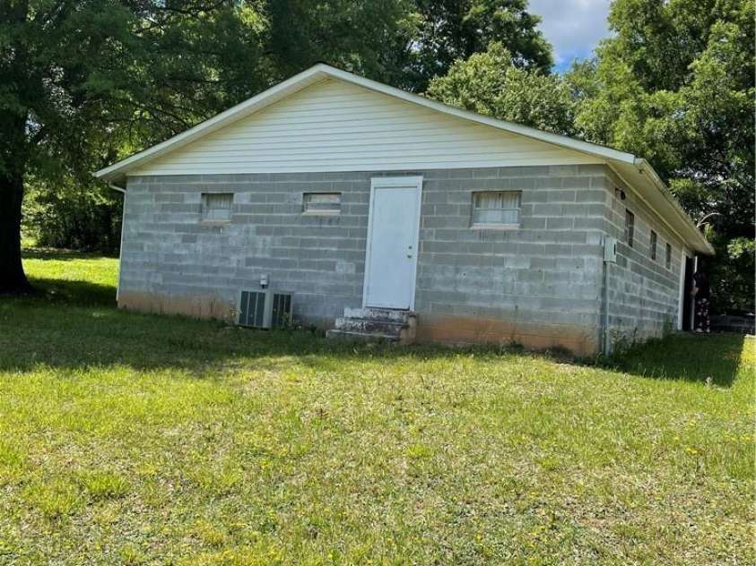 3391 Briarwood Drive, Maiden, NC 28650.  MLS# CAR3940469, YatesRealty ID 477. 