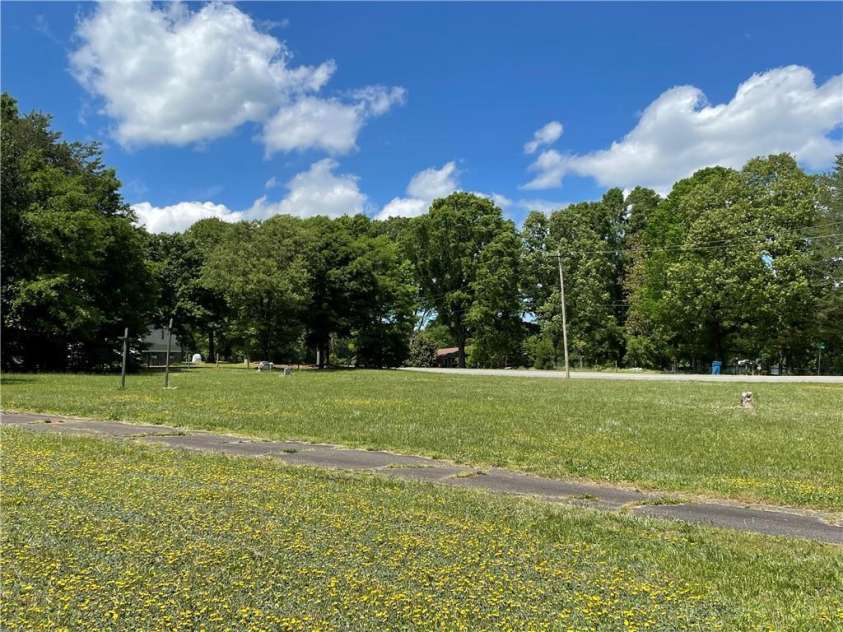 3391 Briarwood Drive, Maiden, NC 28650.  MLS# CAR3940469, YatesRealty ID 477. 