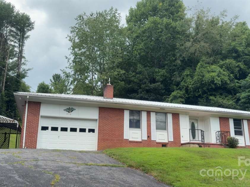 456 Duck Branch, Bakersville, NC 28705.  MLS# CAR4285904, YatesRealty ID 477. 