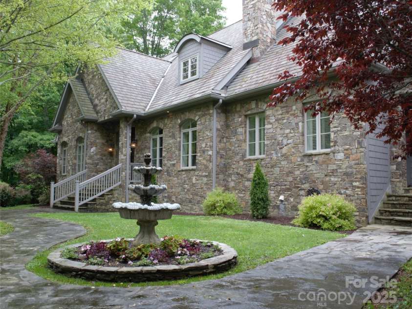 1676 Valle Cay Drive, Vilas, NC 28692.  MLS# CAR4227126, YatesRealty ID 4770. 