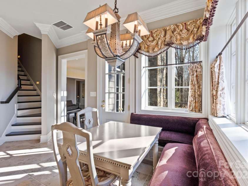 1676 Valle Cay Drive, Vilas, NC 28692.  MLS# CAR4227126, YatesRealty ID 4770. Breakfast nook off kitchen