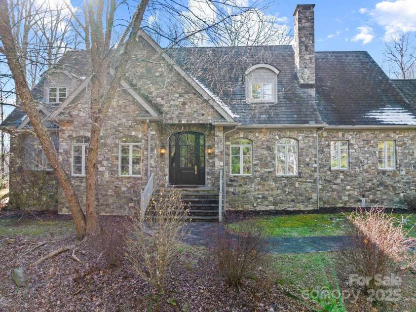 1676 Valle Cay Drive, Vilas, NC 28692.  MLS# CAR4227126, YatesRealty ID 4770. Front of home