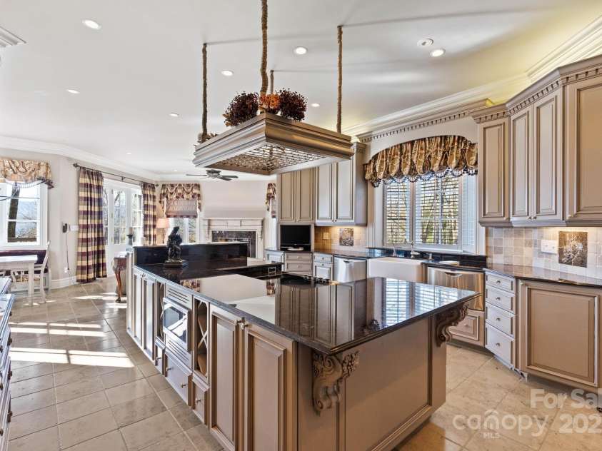 1676 Valle Cay Drive, Vilas, NC 28692.  MLS# CAR4227126, YatesRealty ID 4770. Gourmet kitchen, Sub Zero fridge, Viking electric cooktop, Fisher & Paykel dual drawer dishwashers