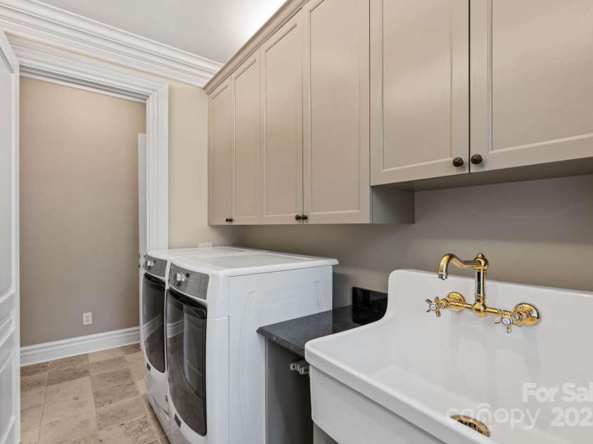 1676 Valle Cay Drive, Vilas, NC 28692.  MLS# CAR4227126, YatesRealty ID 4770. Main level Laundry