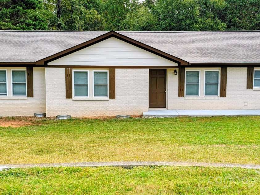 3220 Jonesberry Road, Matthews, NC 28105.  MLS# CAR4310603, YatesRealty ID 4770. 