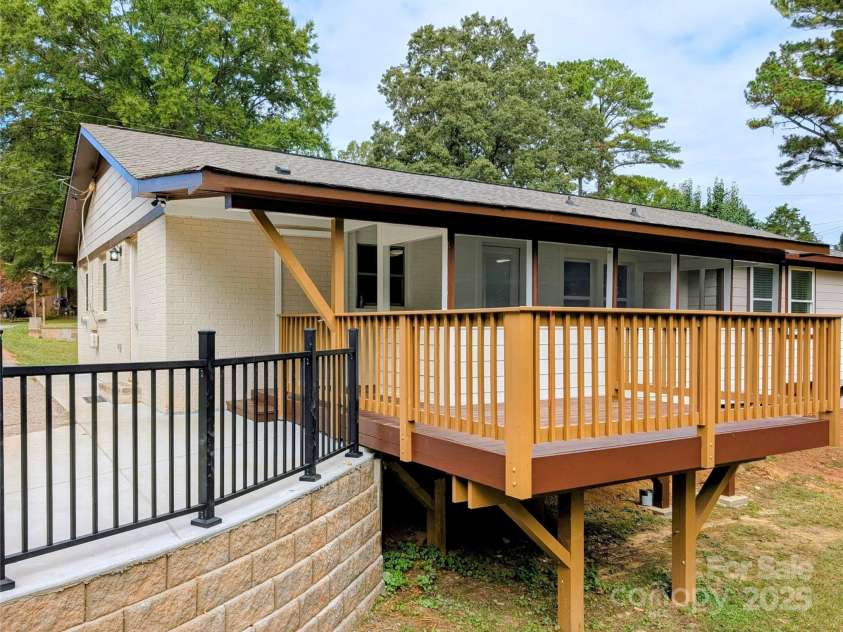 3220 Jonesberry Road, Matthews, NC 28105.  MLS# CAR4310603, YatesRealty ID 4770. 