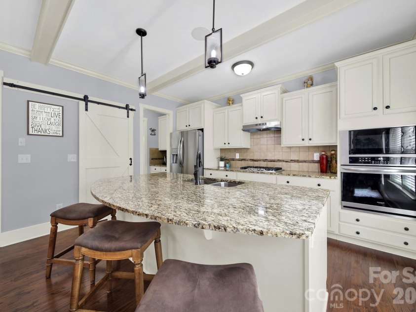 2180 Bluebell Way, Tega Cay, SC 29708.  MLS# CAR4416643, YatesRealty ID 47701. Kitchen