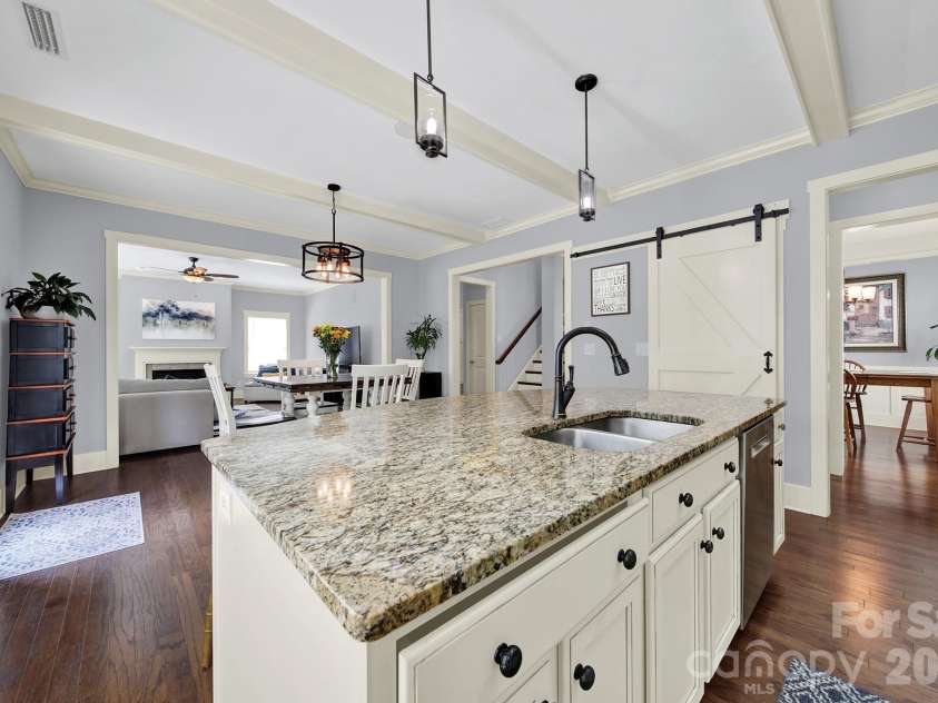 2180 Bluebell Way, Tega Cay, SC 29708.  MLS# CAR4416643, YatesRealty ID 47701. Kitchen