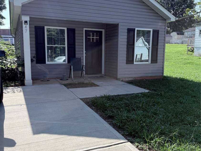 47 14th Street, Hickory, NC 28602.  MLS# CAR4417930, YatesRealty ID 47708. 