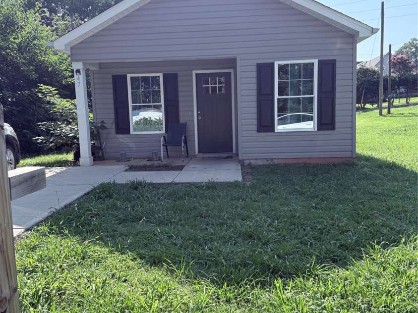 47 14th Street, Hickory, NC 28602.  MLS# CAR4417930, YatesRealty ID 47708. 