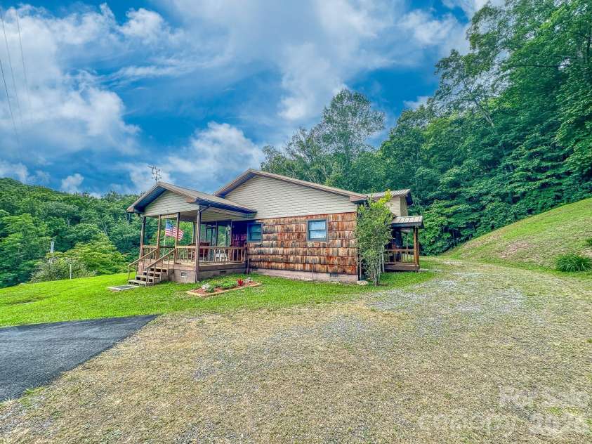 82 Trout Haven Lane, Balsam Grove, NC 28708.  MLS# CAR4408892, YatesRealty ID 47709. 