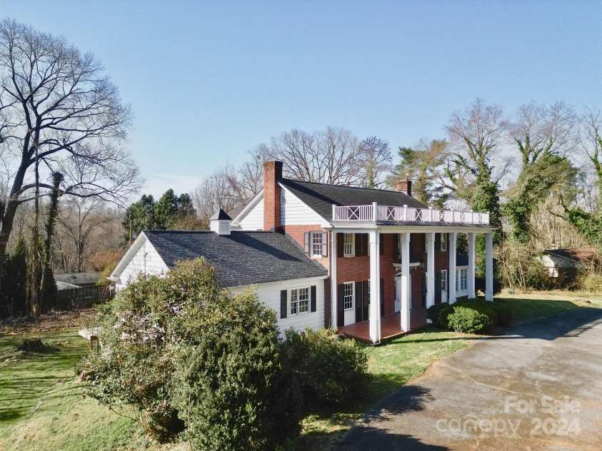 615 Peach Street, Shelby, NC 28150.  MLS# CAR4119174, YatesRealty ID 4771. Beautiful exterior!