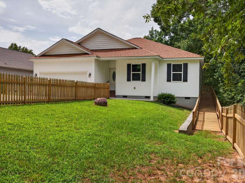 922 Legion Club Road, Salisbury, NC 28146.  MLS# CAR4419274, YatesRealty ID 47711. 