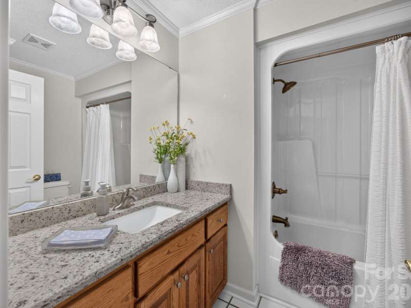 525 Gin Road, Rockwell, NC 28138.  MLS# CAR4419585, YatesRealty ID 47714. Hall Bath
