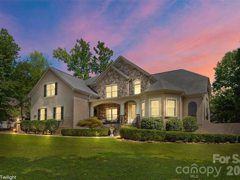 260 Indian Trail, Mooresville, NC 28117.  MLS# CAR4419581, YatesRealty ID 47715. 