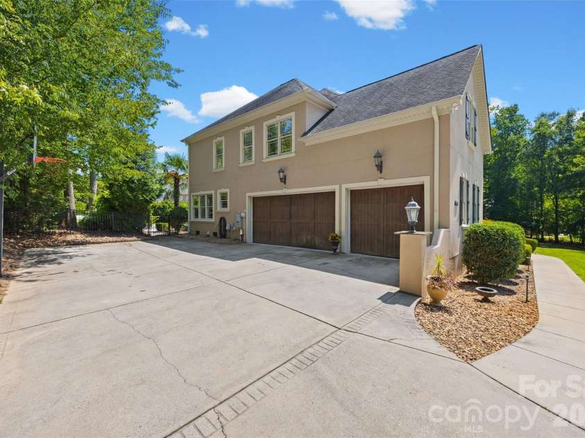 260 Indian Trail, Mooresville, NC 28117.  MLS# CAR4419581, YatesRealty ID 47715. 