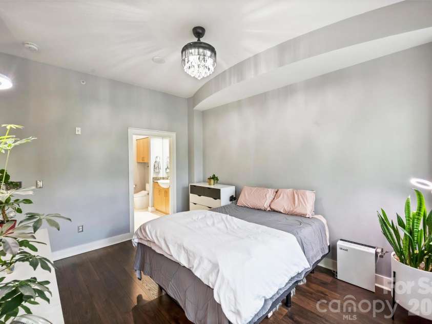 694 Davidson Street, Charlotte, NC 28202.  MLS# CAR4418966, YatesRealty ID 47716. Bedroom