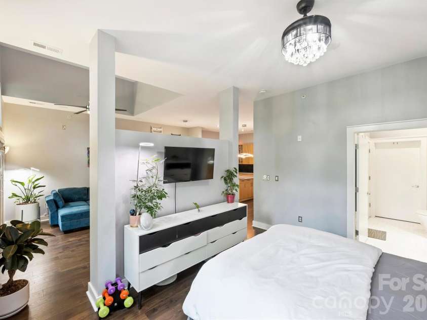 694 Davidson Street, Charlotte, NC 28202.  MLS# CAR4418966, YatesRealty ID 47716. Bedroom