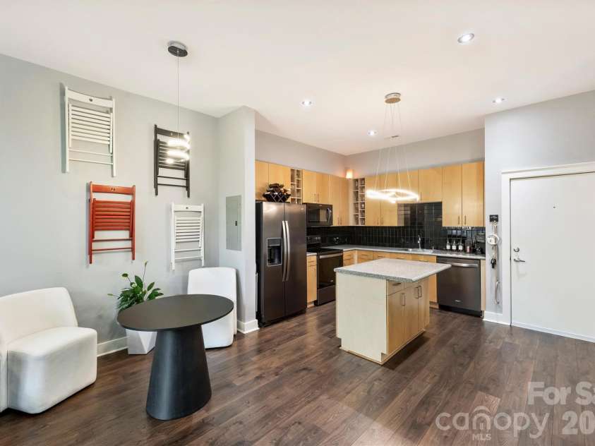 694 Davidson Street, Charlotte, NC 28202.  MLS# CAR4418966, YatesRealty ID 47716. Dining Area and Kitchen