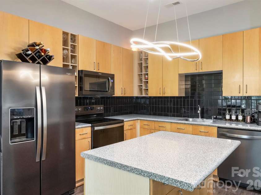 694 Davidson Street, Charlotte, NC 28202.  MLS# CAR4418966, YatesRealty ID 47716. Kitchen