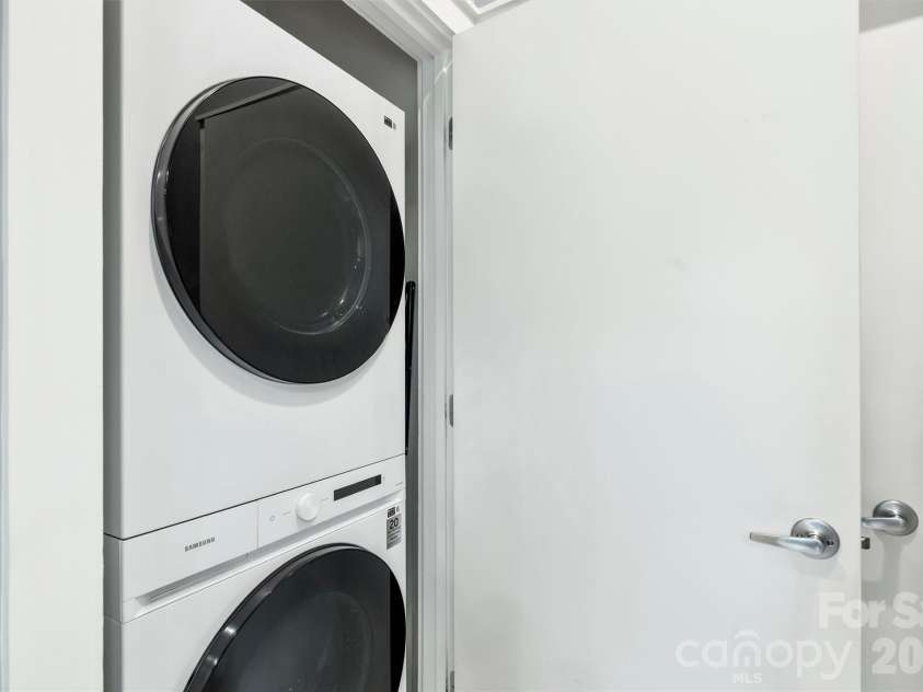 694 Davidson Street, Charlotte, NC 28202.  MLS# CAR4418966, YatesRealty ID 47716. Laundry