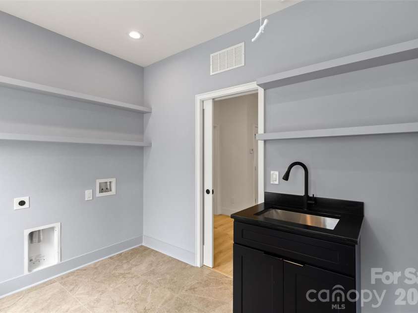 1344 Richland Drive, Charlotte, NC 28211.  MLS# CAR4411343, YatesRealty ID 47718. 