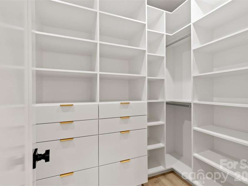 1344 Richland Drive, Charlotte, NC 28211.  MLS# CAR4411343, YatesRealty ID 47718. 