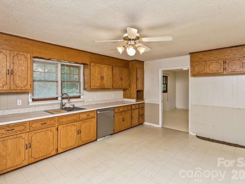 94 Stone Drive, Marion, NC 28752.  MLS# CAR4419587, YatesRealty ID 47719. Kitchen w/eat in area