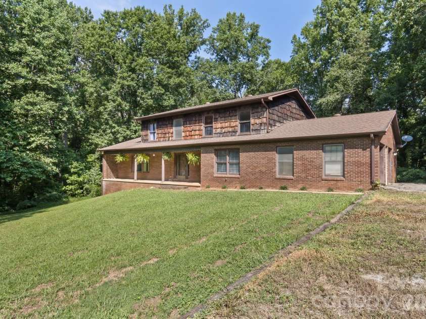 94 Stone Drive, Marion, NC 28752.  MLS# CAR4419587, YatesRealty ID 47719. Large yard