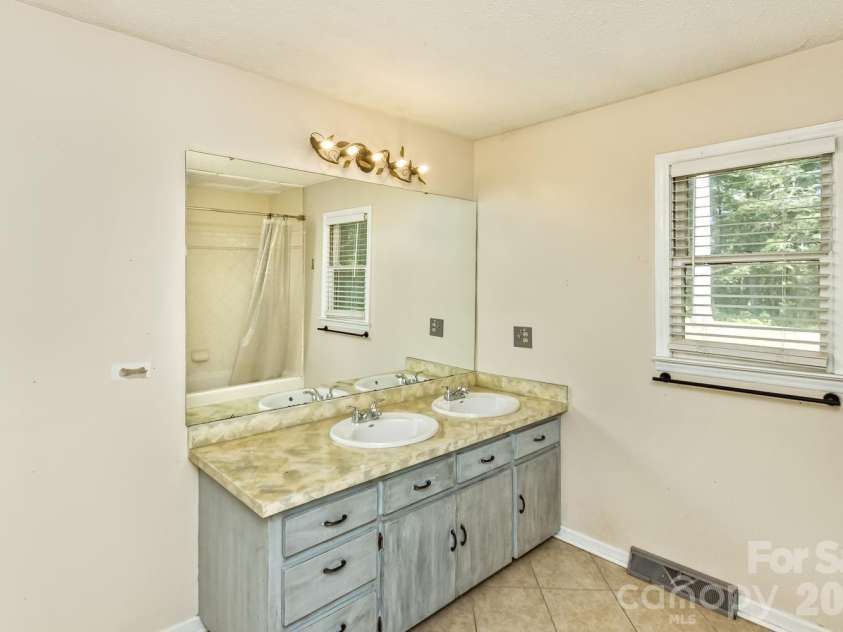 94 Stone Drive, Marion, NC 28752.  MLS# CAR4419587, YatesRealty ID 47719. Main Level Bathroom