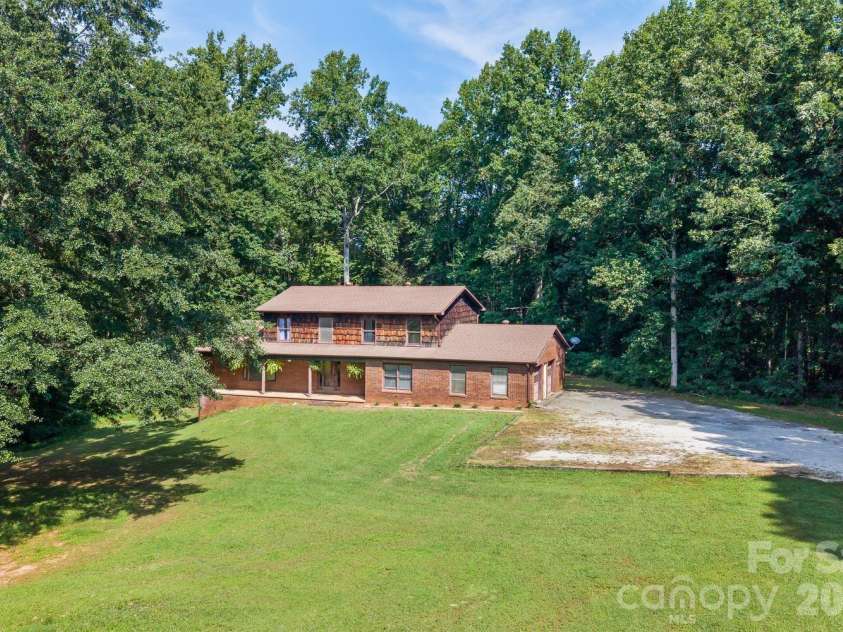 94 Stone Drive, Marion, NC 28752.  MLS# CAR4419587, YatesRealty ID 47719. Welcome Home!