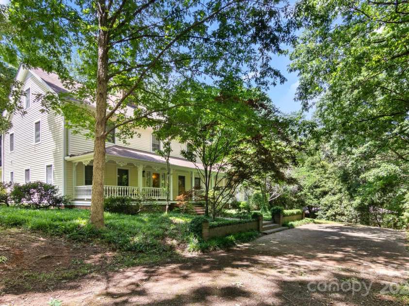 205 Vauxhall Drive, Shelby, NC 28150.  MLS# CAR4131707, YatesRealty ID 4772. Inviting view of the exterior