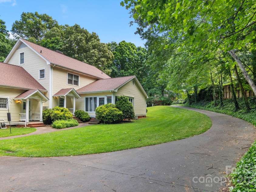 205 Vauxhall Drive, Shelby, NC 28150.  MLS# CAR4131707, YatesRealty ID 4772. Landscaped area in back
