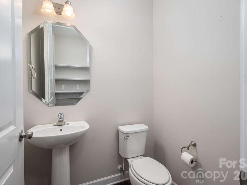 424 Planters Way, Mount Holly, NC 28120.  MLS# CAR4419015, YatesRealty ID 47722. 