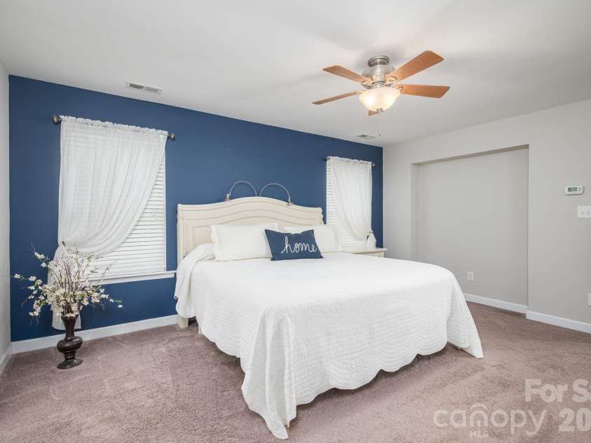 424 Planters Way, Mount Holly, NC 28120.  MLS# CAR4419015, YatesRealty ID 47722. 