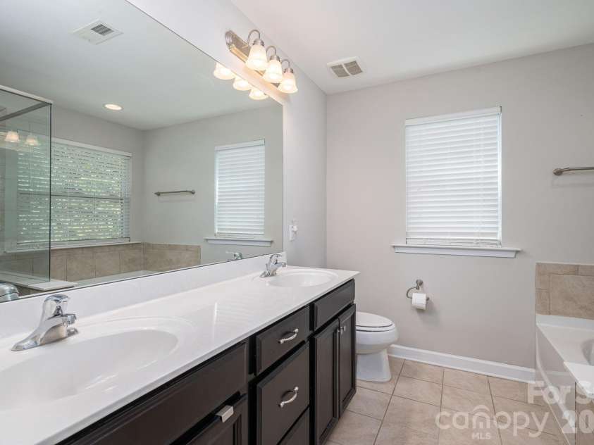 424 Planters Way, Mount Holly, NC 28120.  MLS# CAR4419015, YatesRealty ID 47722. 