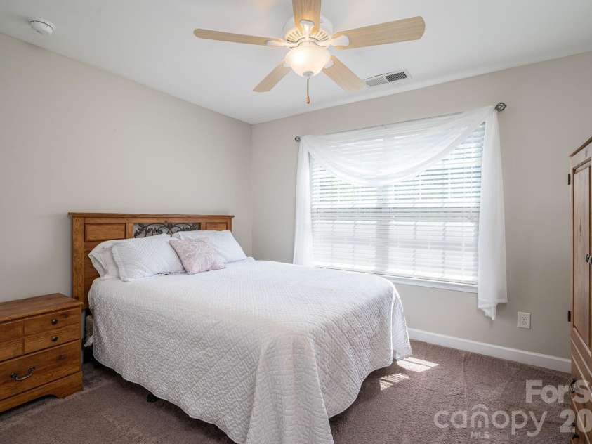 424 Planters Way, Mount Holly, NC 28120.  MLS# CAR4419015, YatesRealty ID 47722. 