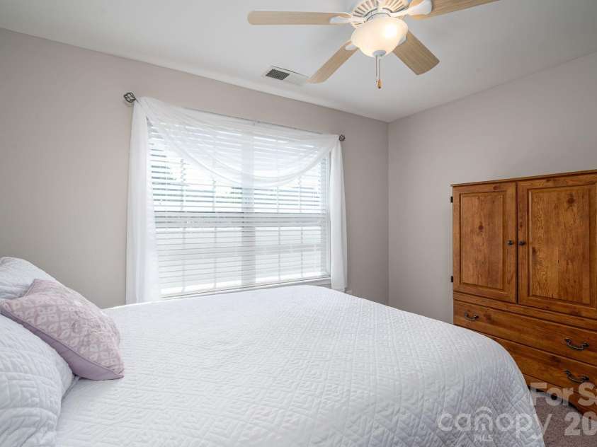 424 Planters Way, Mount Holly, NC 28120.  MLS# CAR4419015, YatesRealty ID 47722. 