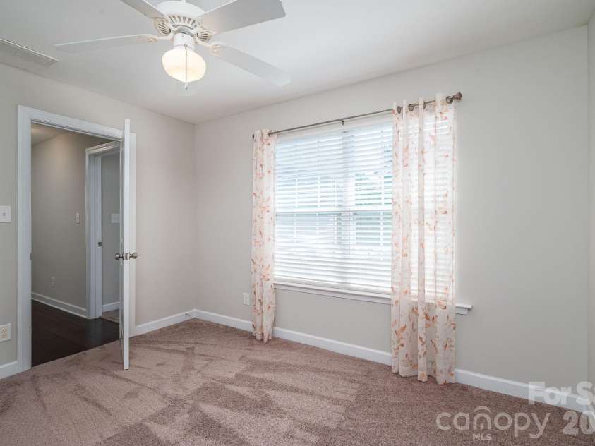 424 Planters Way, Mount Holly, NC 28120.  MLS# CAR4419015, YatesRealty ID 47722. 