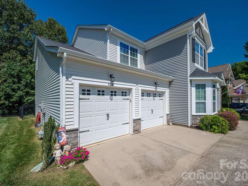 424 Planters Way, Mount Holly, NC 28120.  MLS# CAR4419015, YatesRealty ID 47722. 