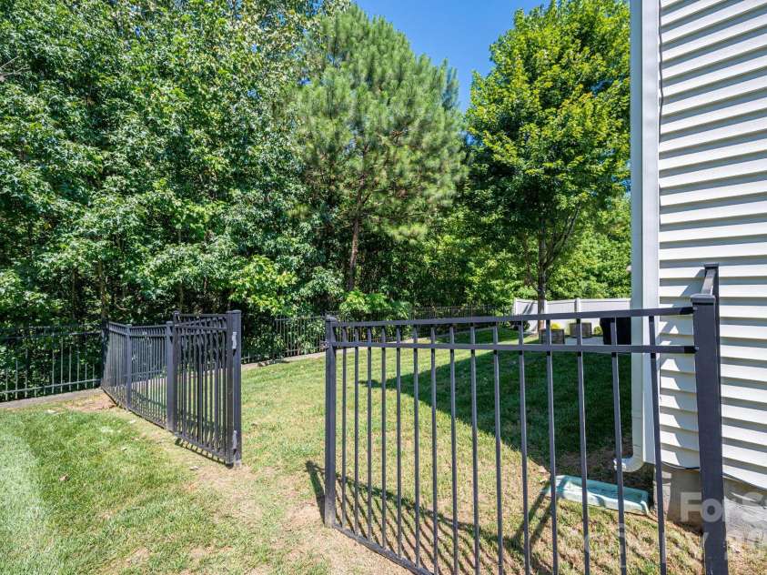 424 Planters Way, Mount Holly, NC 28120.  MLS# CAR4419015, YatesRealty ID 47722. 